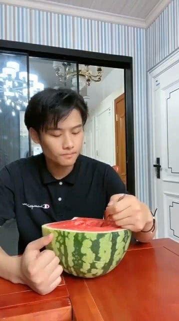 大杨哥他爸吃瓜,揭秘娱乐圈背后的故事